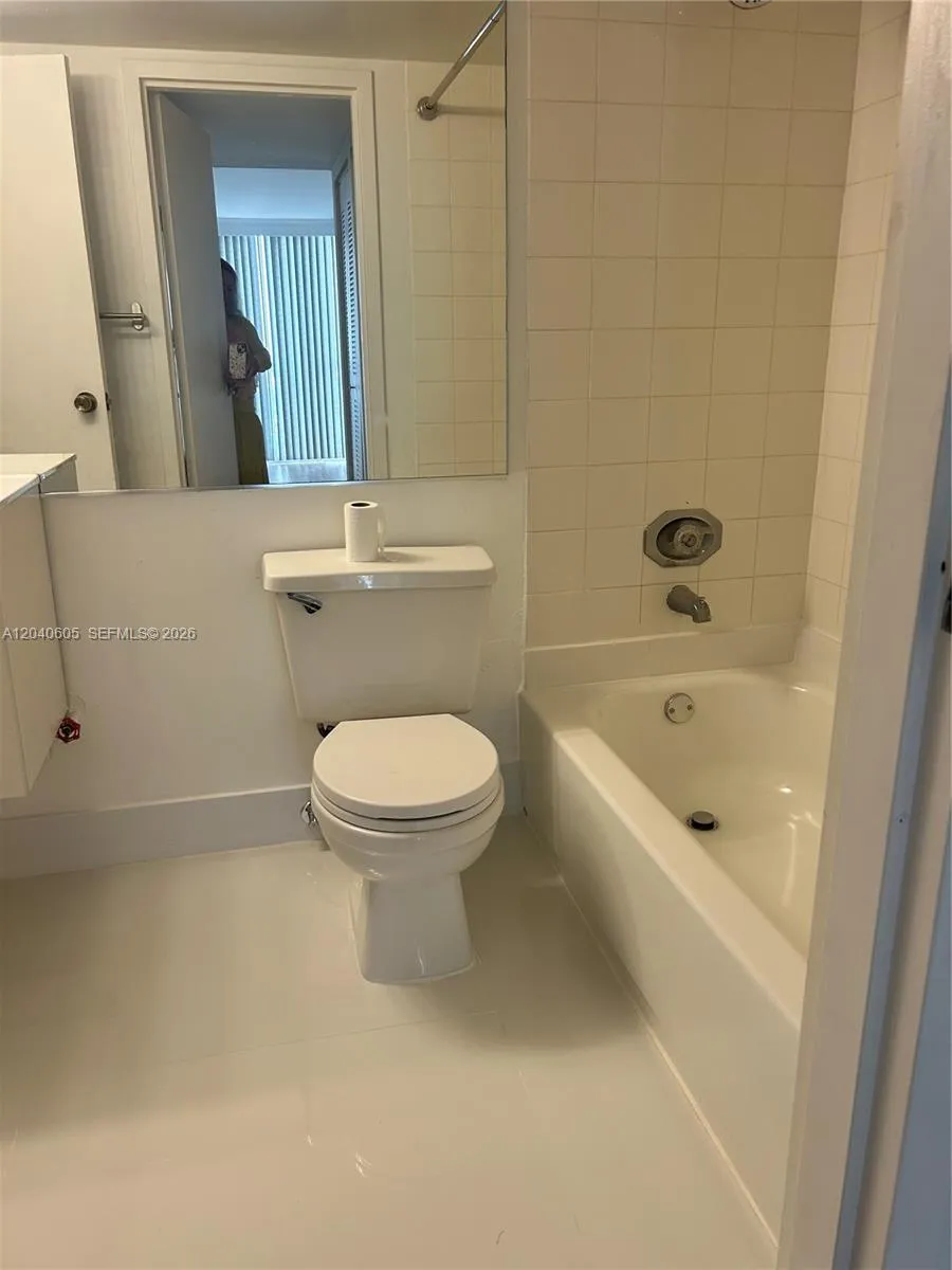 7601 E Treasure Dr #2104 North Bay Village, FL 33141
