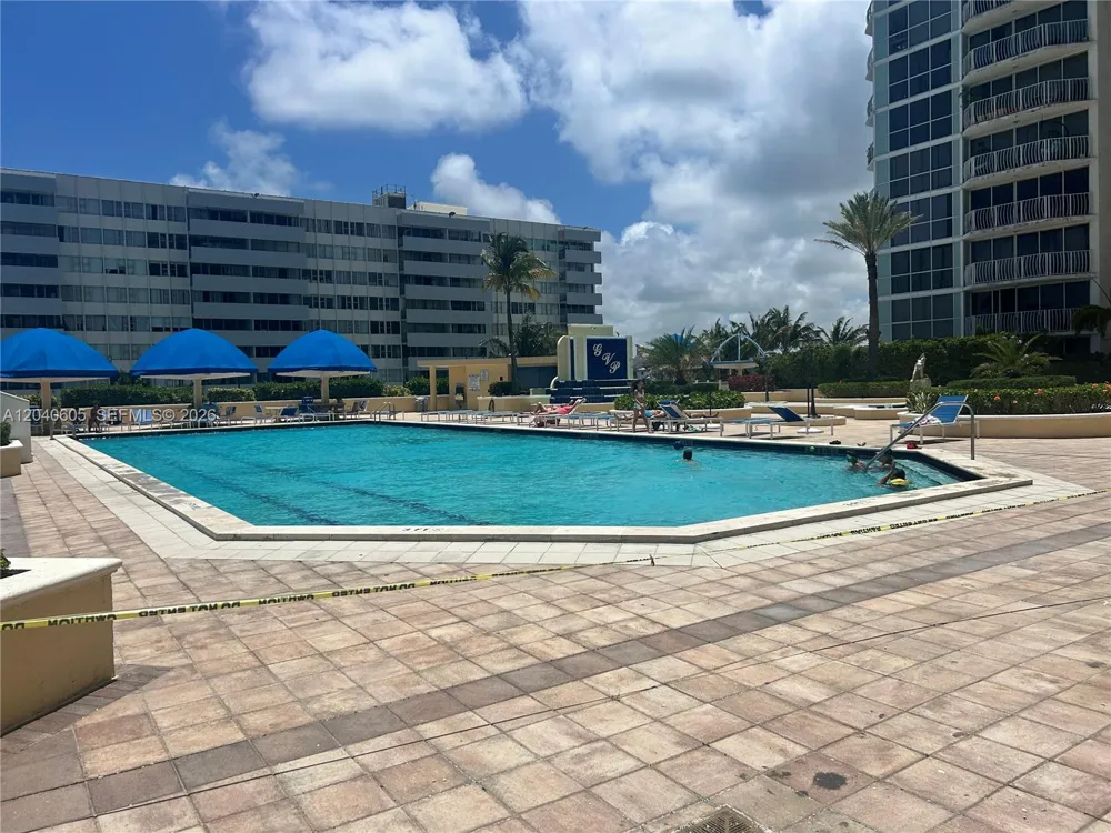 7601 E Treasure Dr #2104 North Bay Village, FL 33141