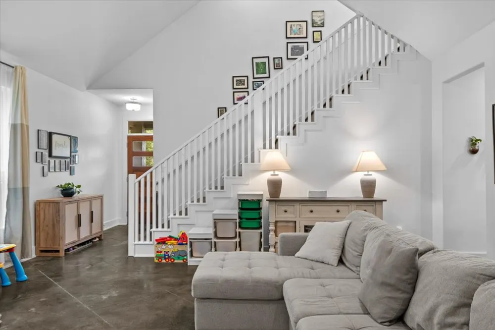 10304 Twin Lake Circle Dripping Springs, TX 78620