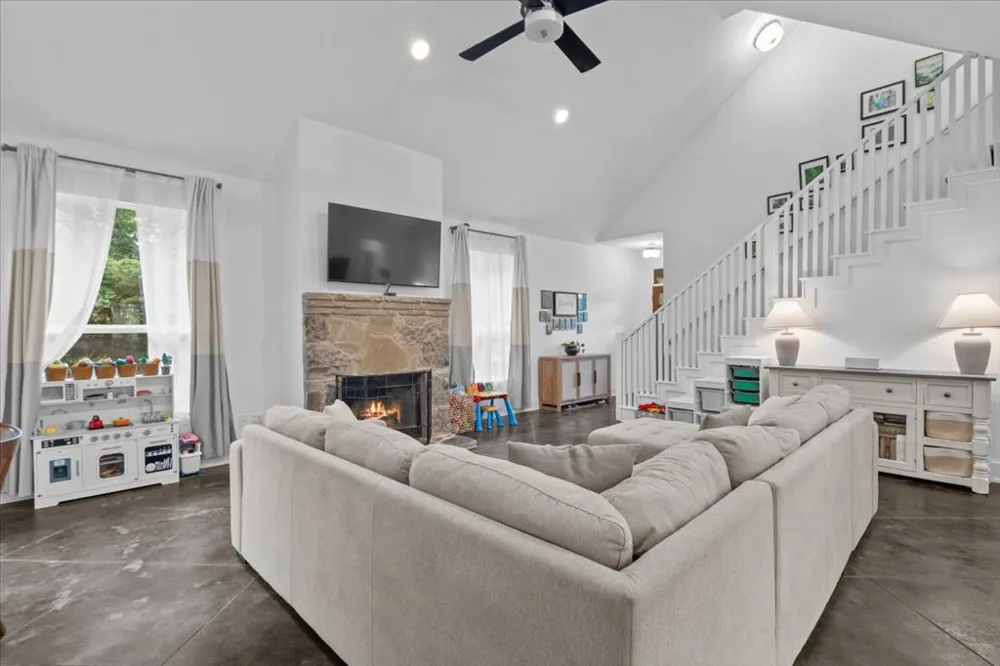 10304 Twin Lake Circle Dripping Springs, TX 78620