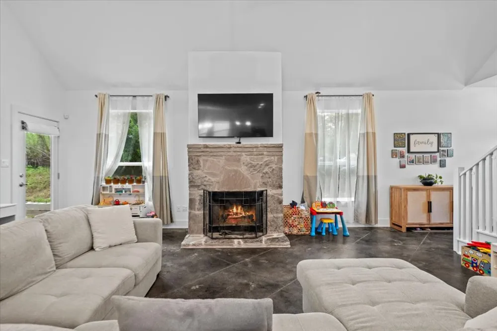 10304 Twin Lake Circle Dripping Springs, TX 78620