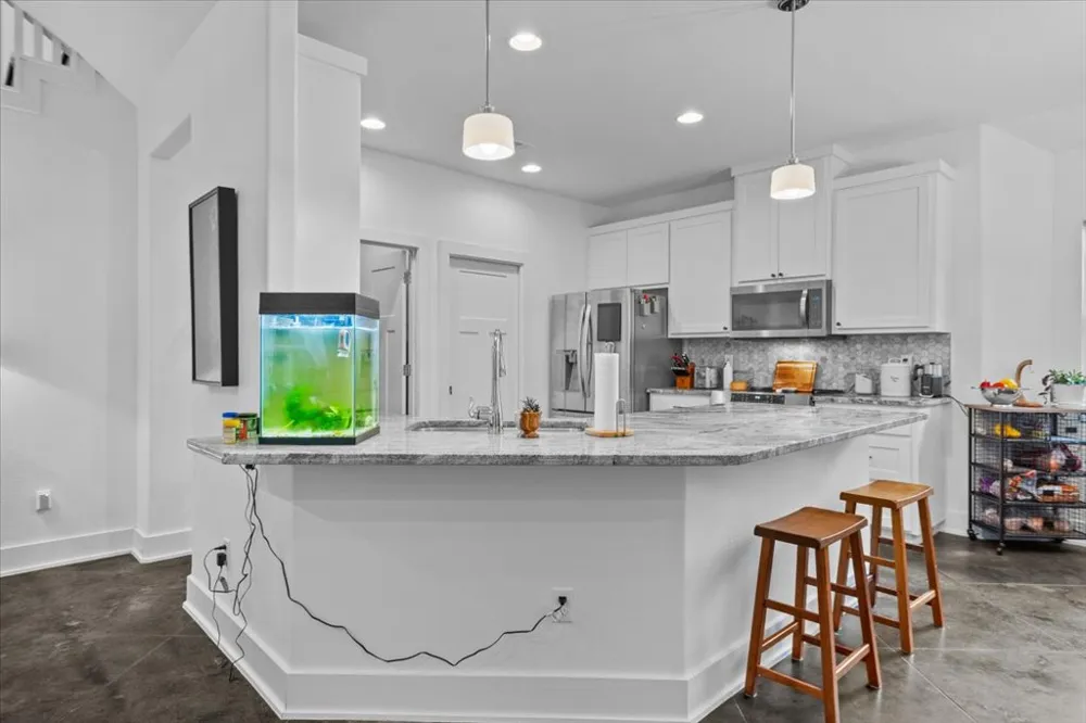 10304 Twin Lake Circle Dripping Springs, TX 78620