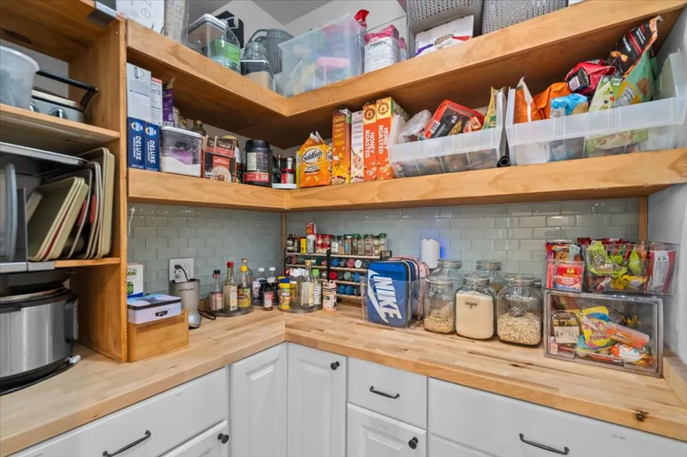 10304 Twin Lake Circle Dripping Springs, TX 78620