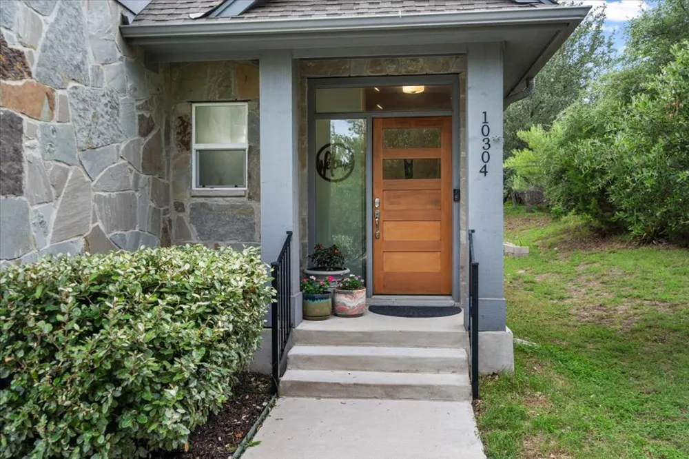 10304 Twin Lake Circle Dripping Springs, TX 78620