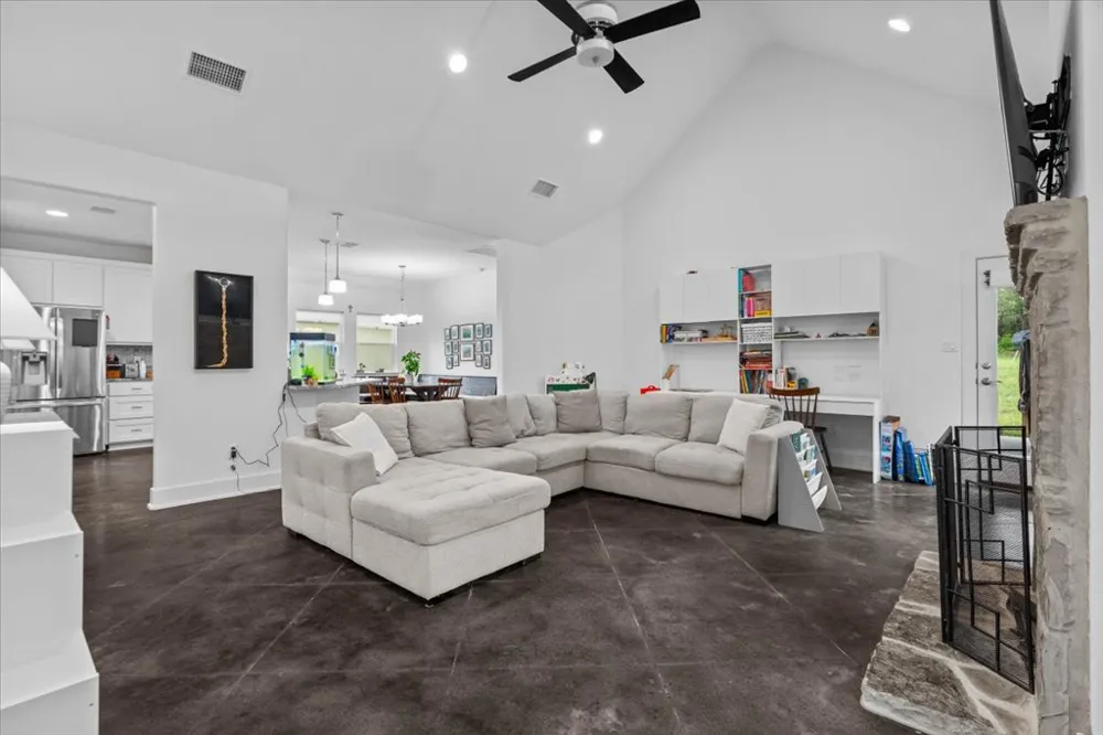 10304 Twin Lake Circle Dripping Springs, TX 78620