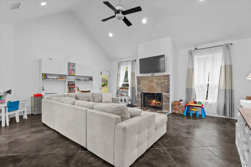 10304 Twin Lake Circle Dripping Springs, TX 78620