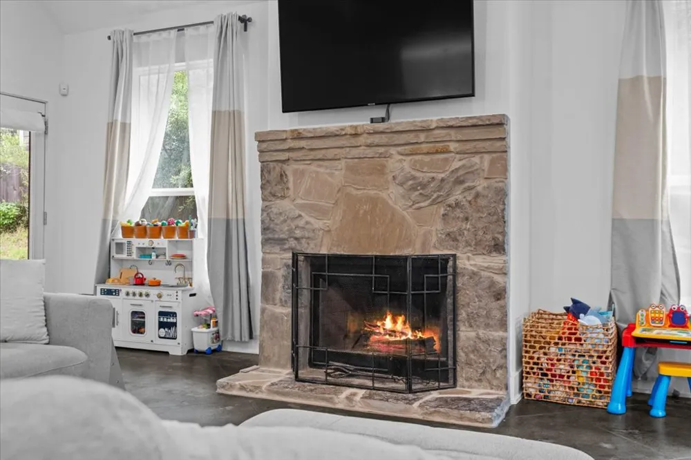 10304 Twin Lake Circle Dripping Springs, TX 78620
