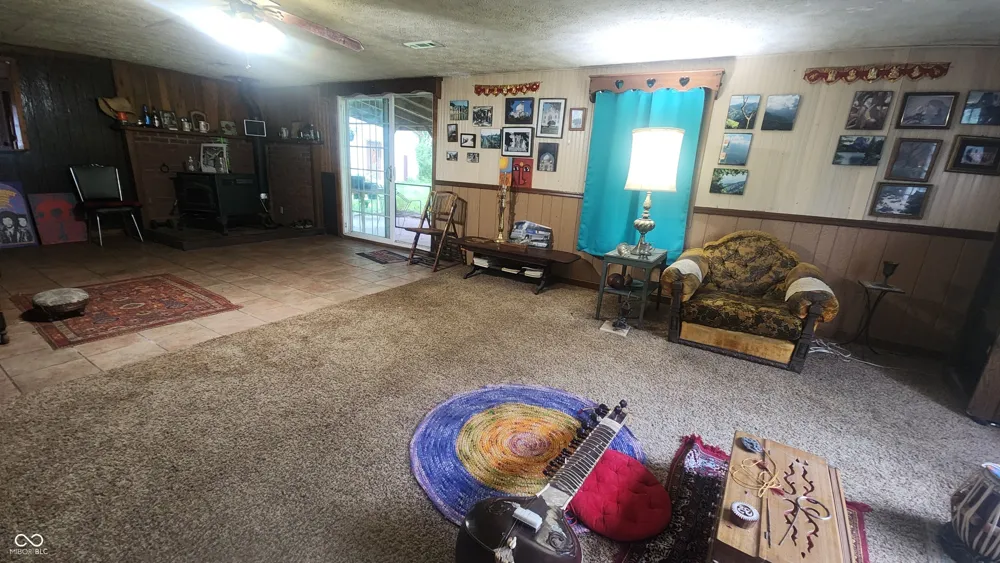 92 E Trestle Road Veedersburg, IN 47987