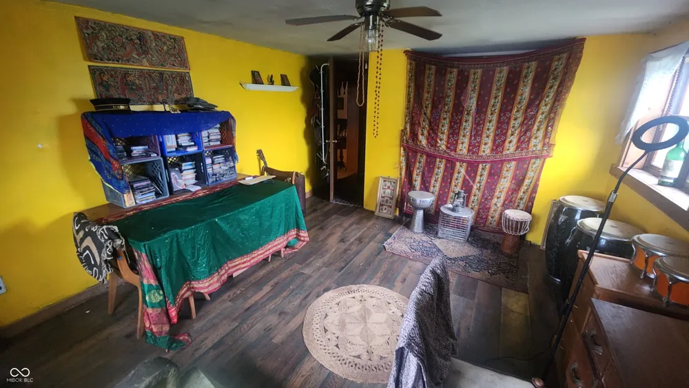92 E Trestle Road Veedersburg, IN 47987