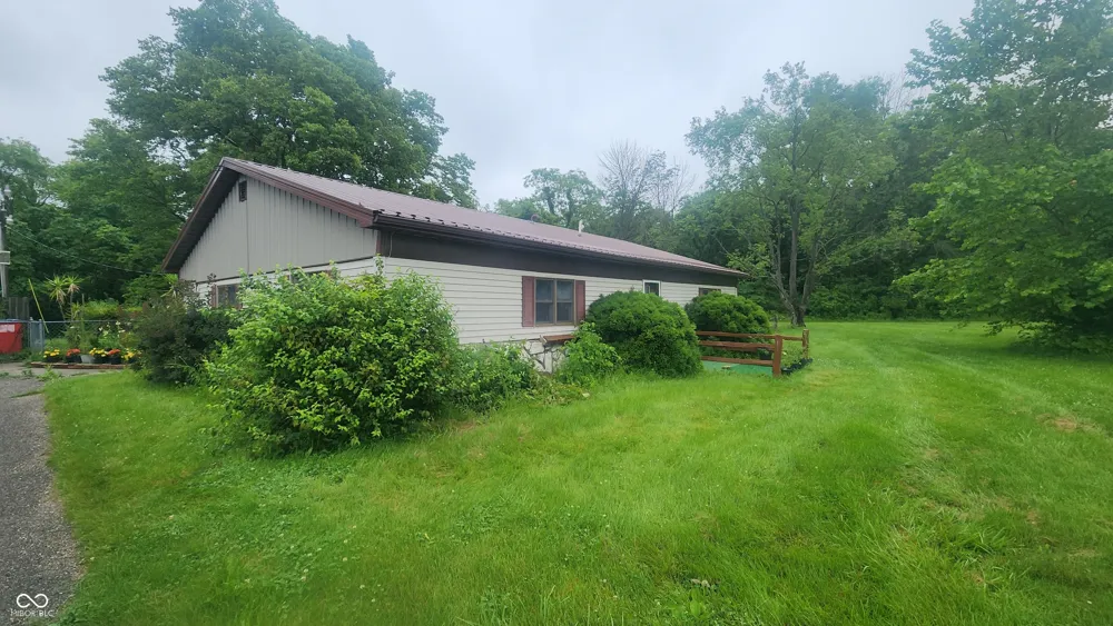 92 E Trestle Road Veedersburg, IN 47987