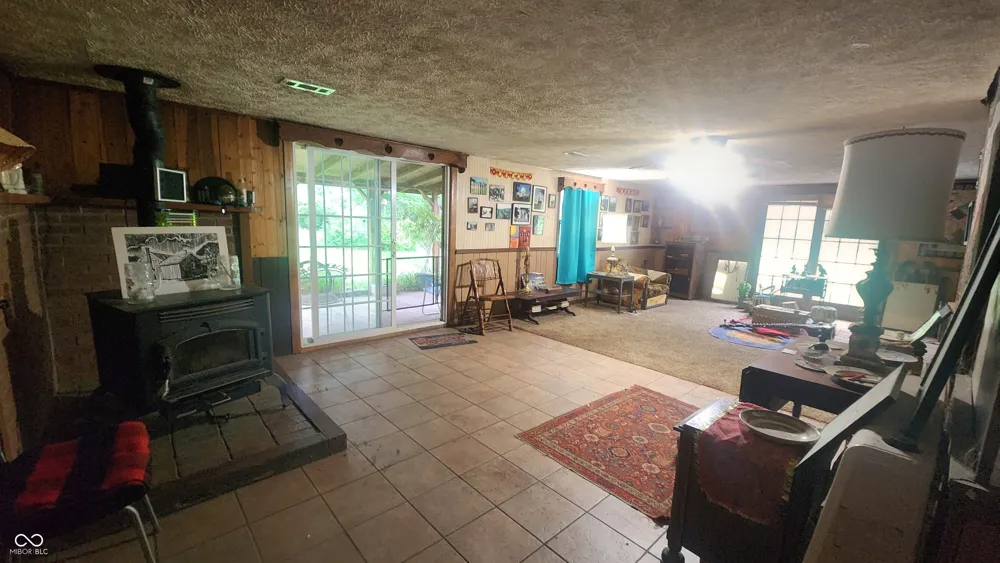 92 E Trestle Road Veedersburg, IN 47987