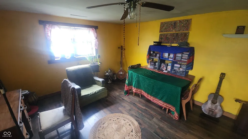 92 E Trestle Road Veedersburg, IN 47987