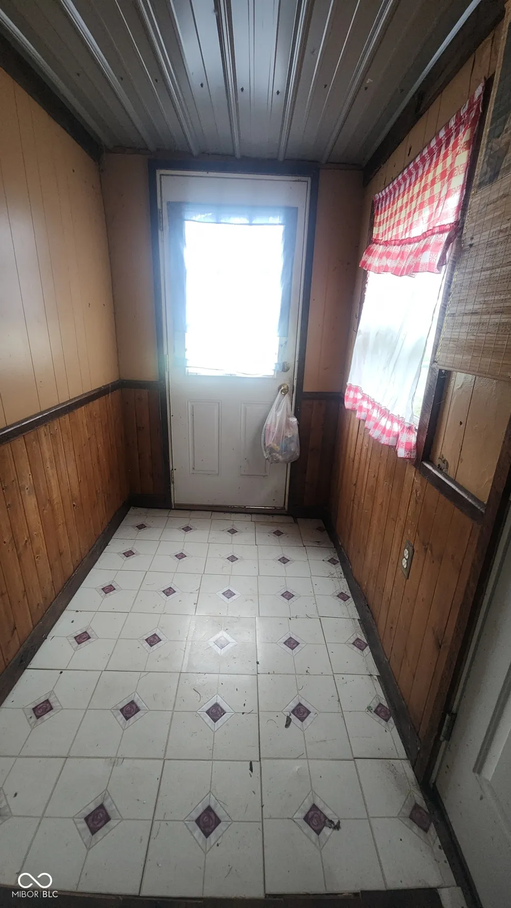 92 E Trestle Road Veedersburg, IN 47987
