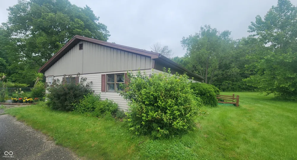 92 E Trestle Road Veedersburg, IN 47987