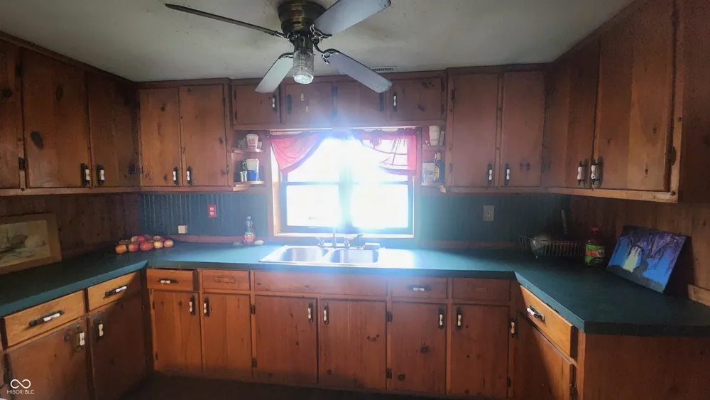 92 E Trestle Road Veedersburg, IN 47987