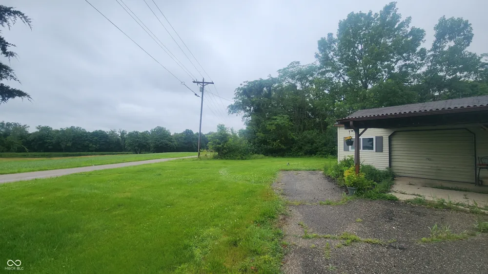 92 E Trestle Road Veedersburg, IN 47987