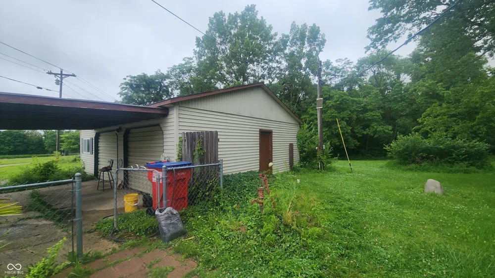 92 E Trestle Road Veedersburg, IN 47987