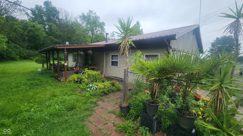 92 E Trestle Road Veedersburg, IN 47987