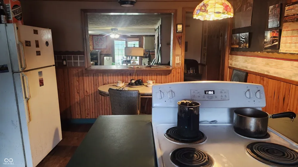 92 E Trestle Road Veedersburg, IN 47987