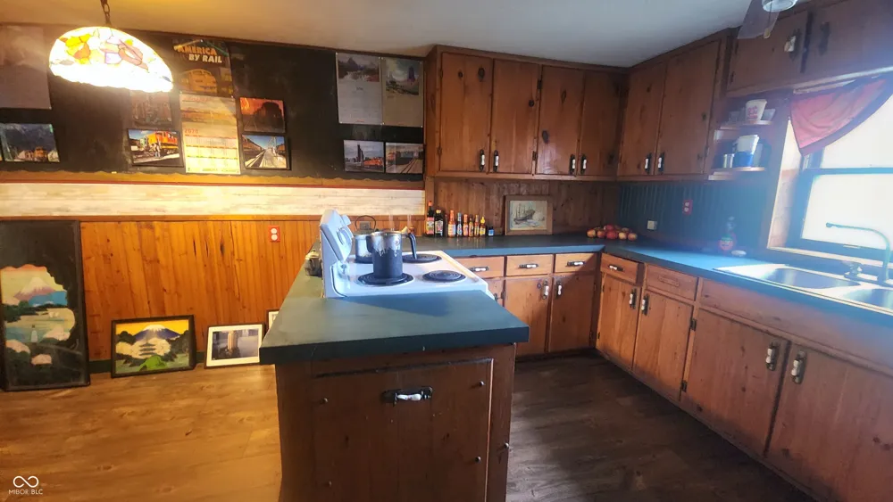 92 E Trestle Road Veedersburg, IN 47987