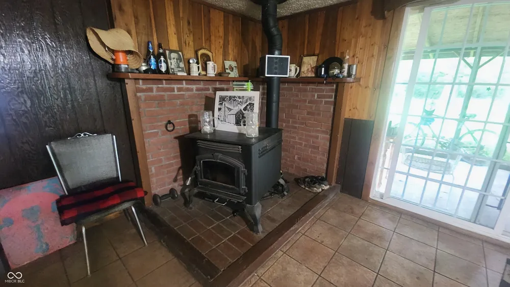 92 E Trestle Road Veedersburg, IN 47987