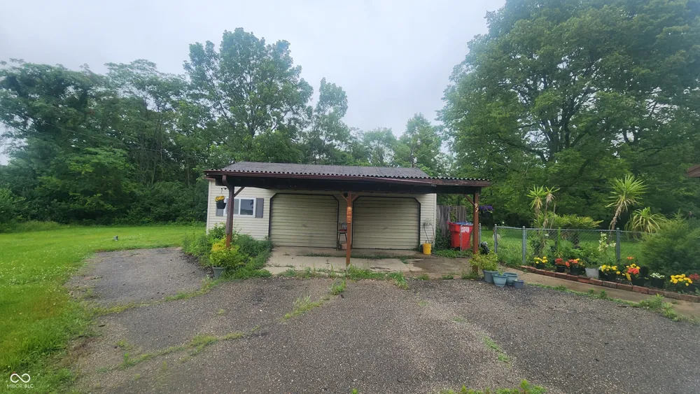 92 E Trestle Road Veedersburg, IN 47987