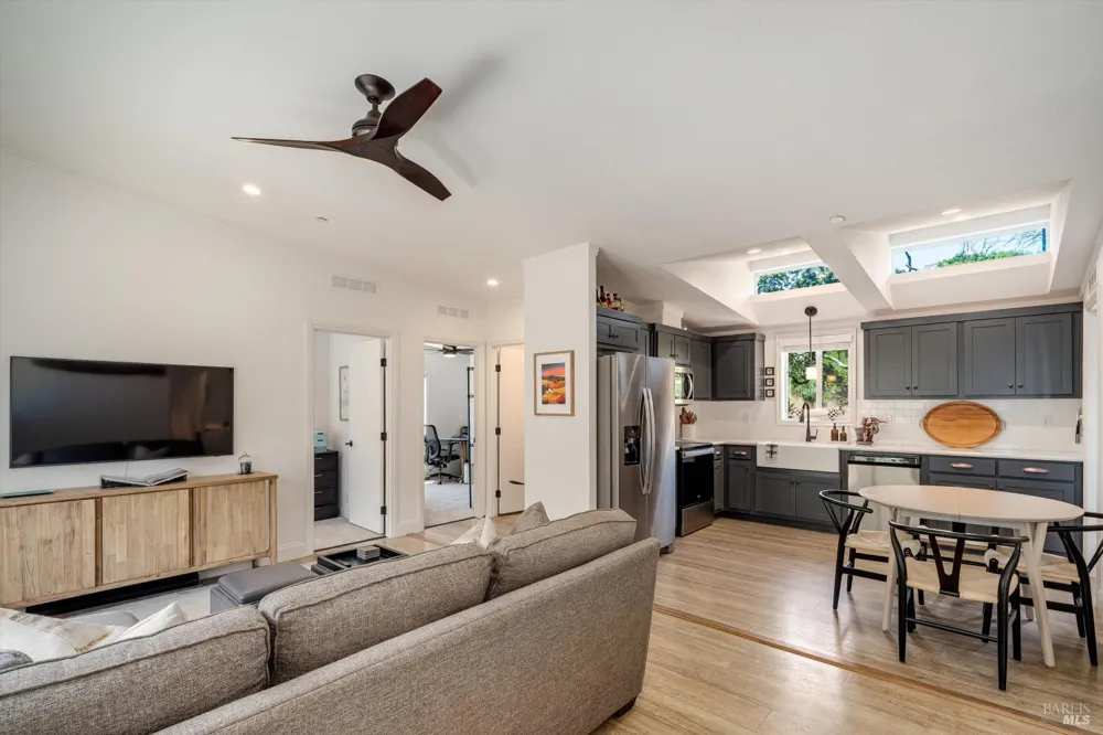 1055 Sundown Trail Santa Rosa, CA 95404
