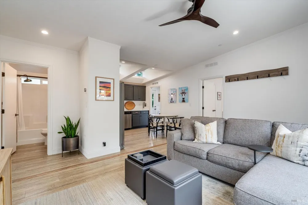 1055 Sundown Trail Santa Rosa, CA 95404