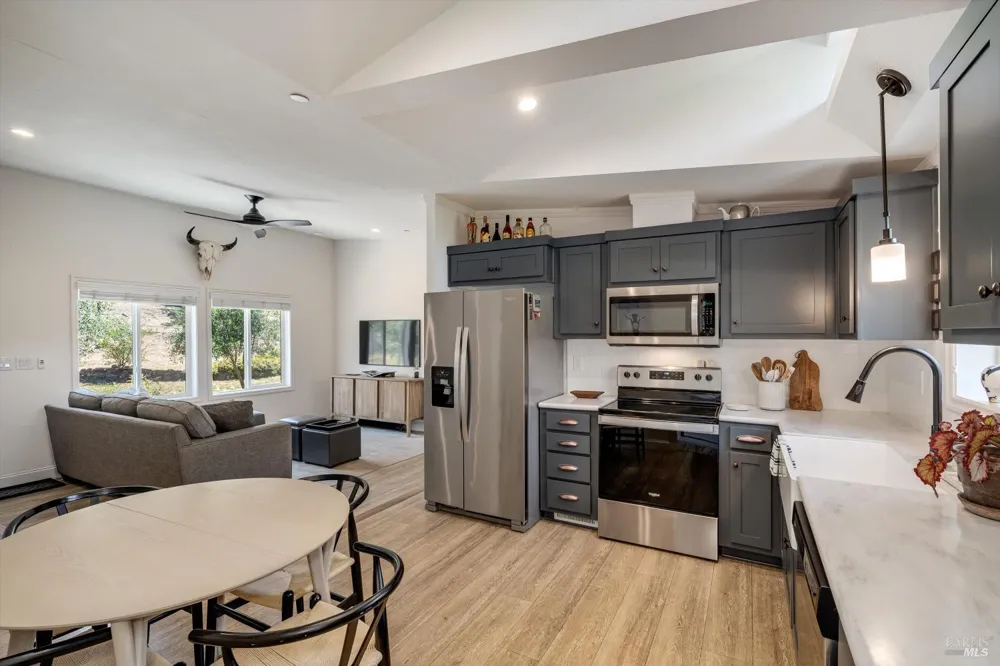 1055 Sundown Trail Santa Rosa, CA 95404