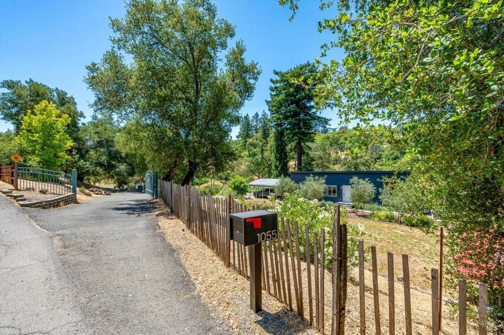 1055 Sundown Trail Santa Rosa, CA 95404
