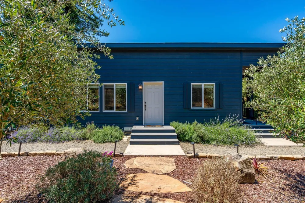 1055 Sundown Trail Santa Rosa, CA 95404