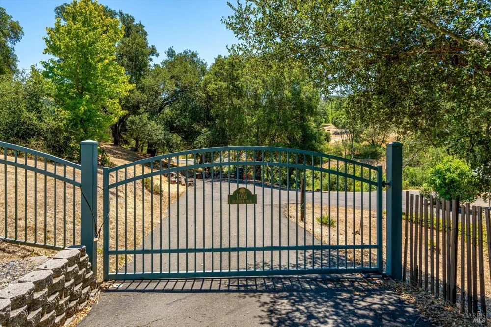 1055 Sundown Trail Santa Rosa, CA 95404