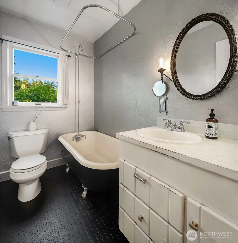 8416 SW 216th Street Vashon, WA 98070