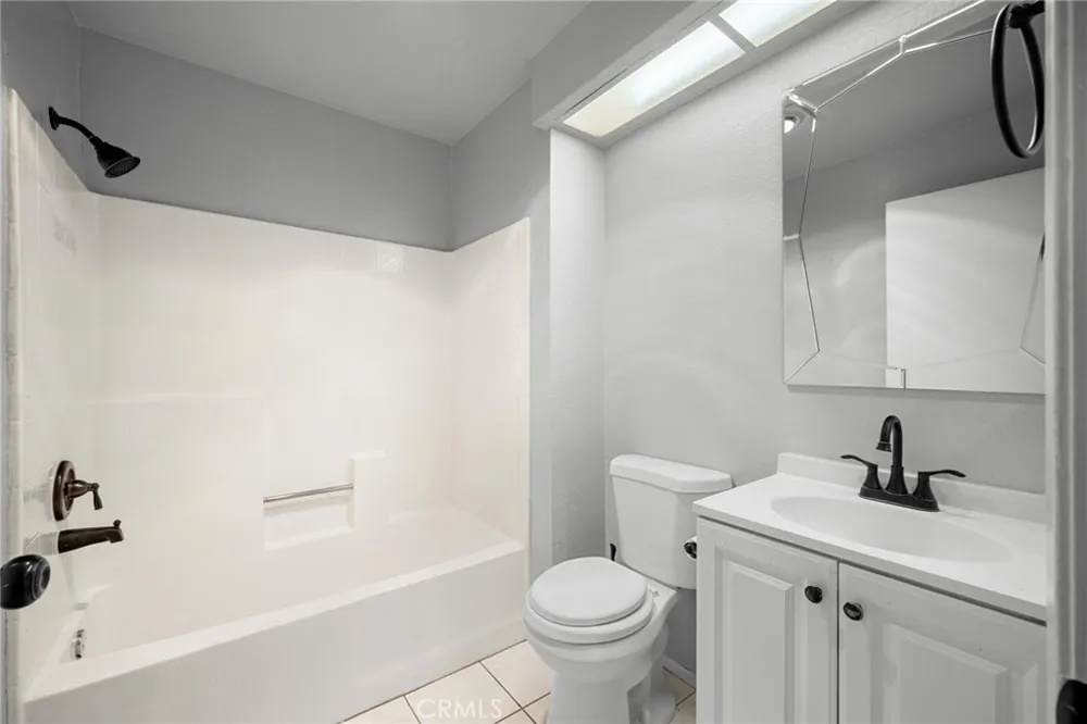 10119 Pinewood Avenue #207 Tujunga, CA 91042