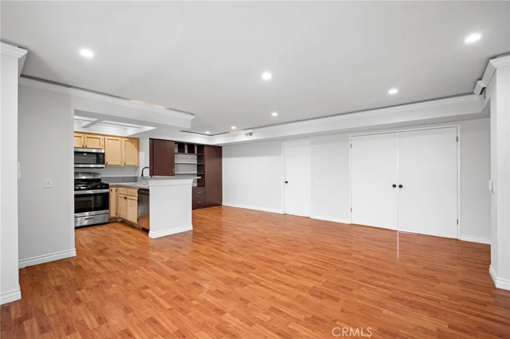10119 Pinewood Avenue #207 Tujunga, CA 91042