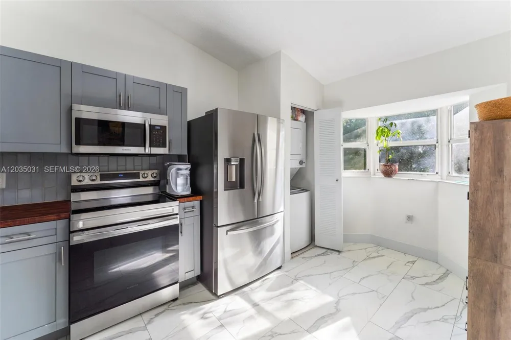 2140 NW 78th Ave #204 Pembroke Pines, FL 33024
