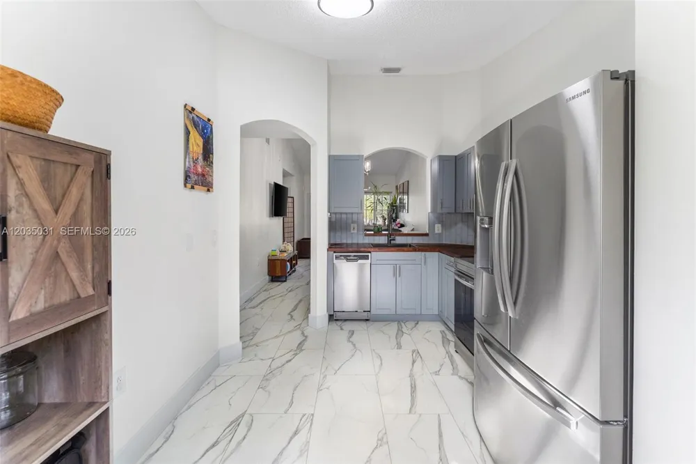 2140 NW 78th Ave #204 Pembroke Pines, FL 33024