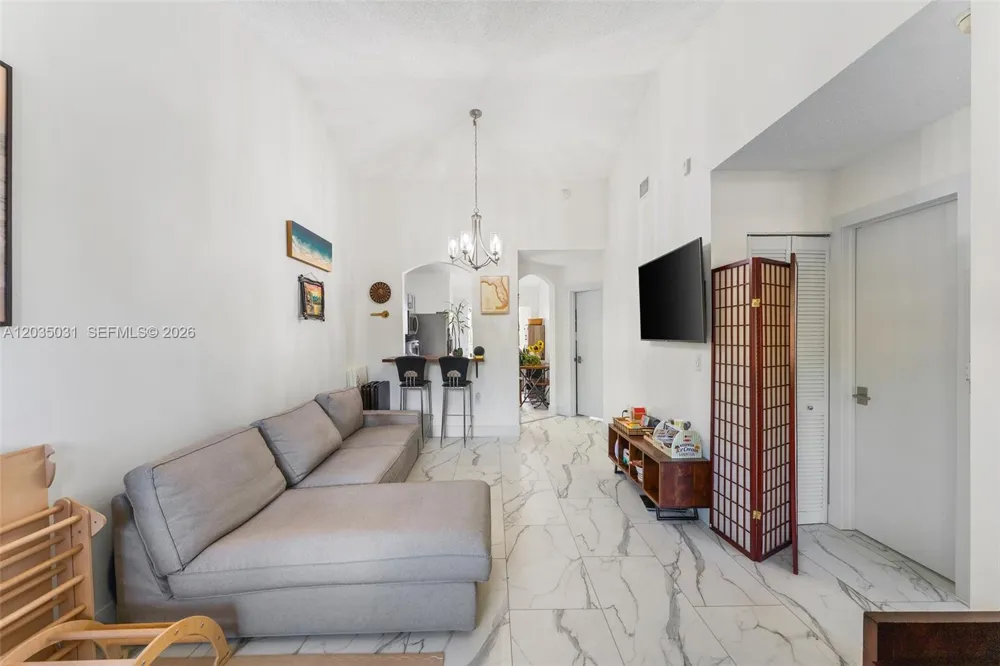 2140 NW 78th Ave #204 Pembroke Pines, FL 33024