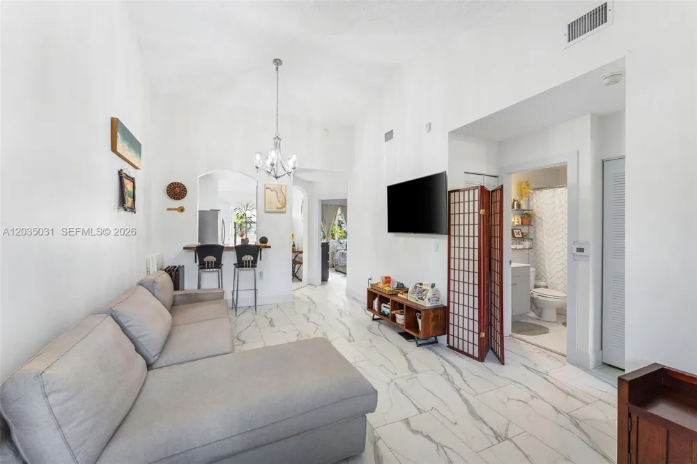 2140 NW 78th Ave #204 Pembroke Pines, FL 33024