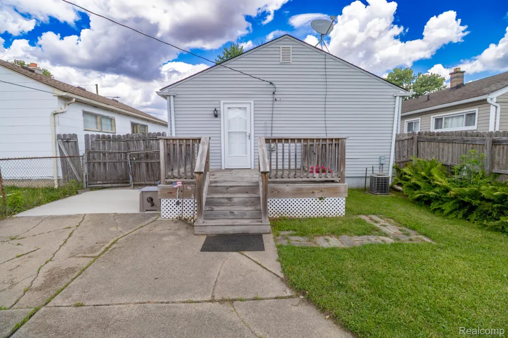 2539 Margaret Street Melvindale City, MI 48122
