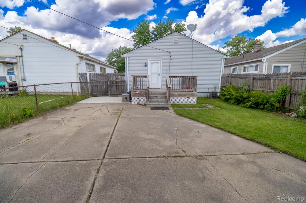 2539 Margaret Street Melvindale City, MI 48122