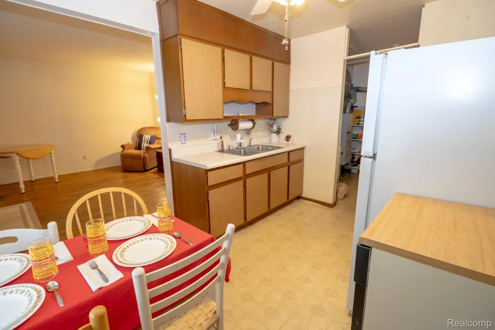 2539 Margaret Street Melvindale City, MI 48122