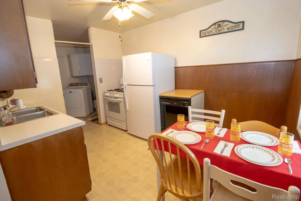 2539 Margaret Street Melvindale City, MI 48122