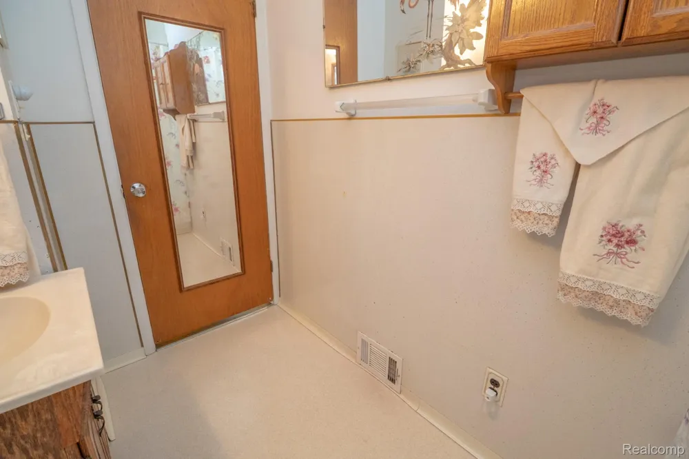 2539 Margaret Street Melvindale City, MI 48122