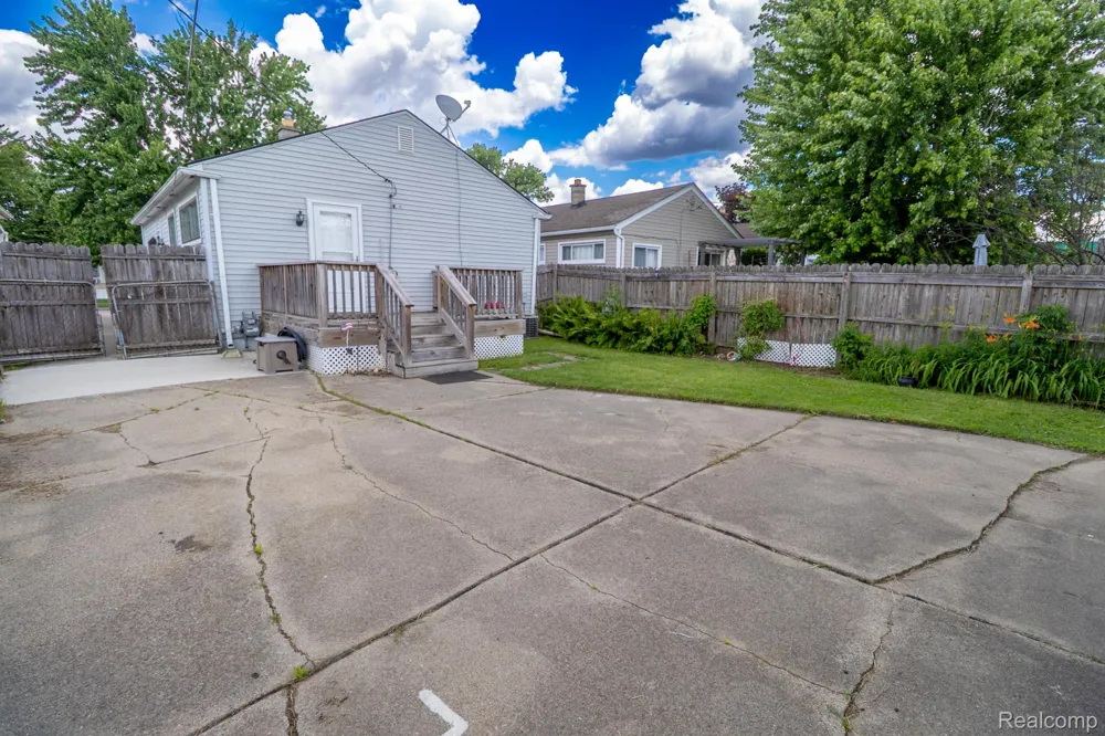 2539 Margaret Street Melvindale City, MI 48122