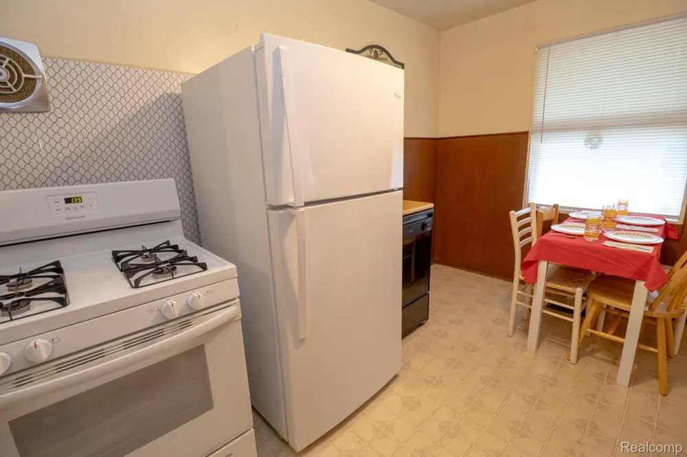 2539 Margaret Street Melvindale City, MI 48122