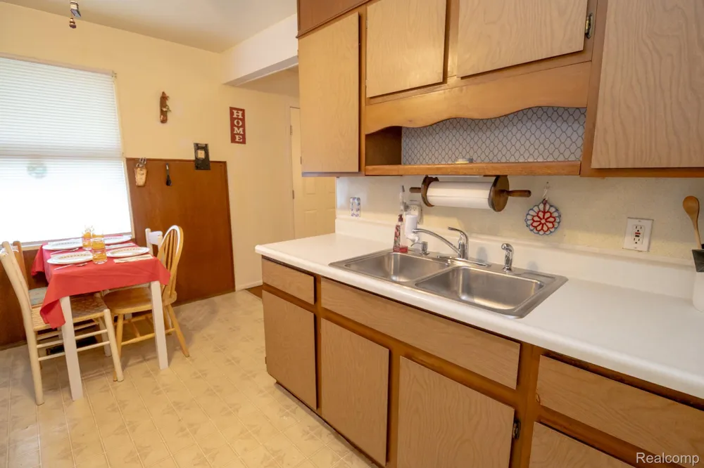 2539 Margaret Street Melvindale City, MI 48122