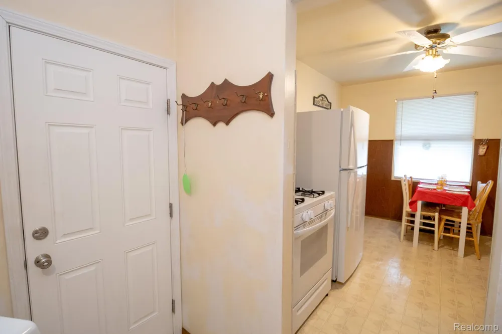 2539 Margaret Street Melvindale City, MI 48122