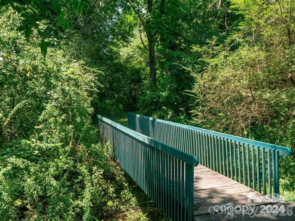 51 Barn Owl Way Hendersonville, NC 28792