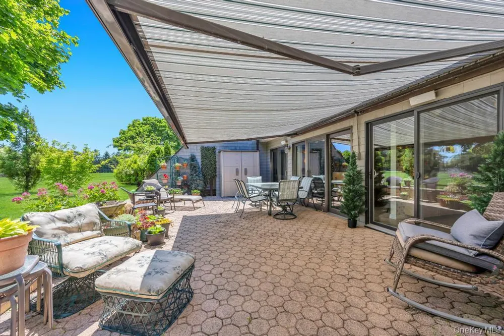 202 Captains Way Bay Shore, NY 11706